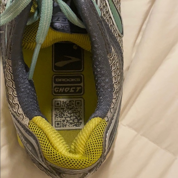 Brooks ghost running shoes - Picture 2 of 4